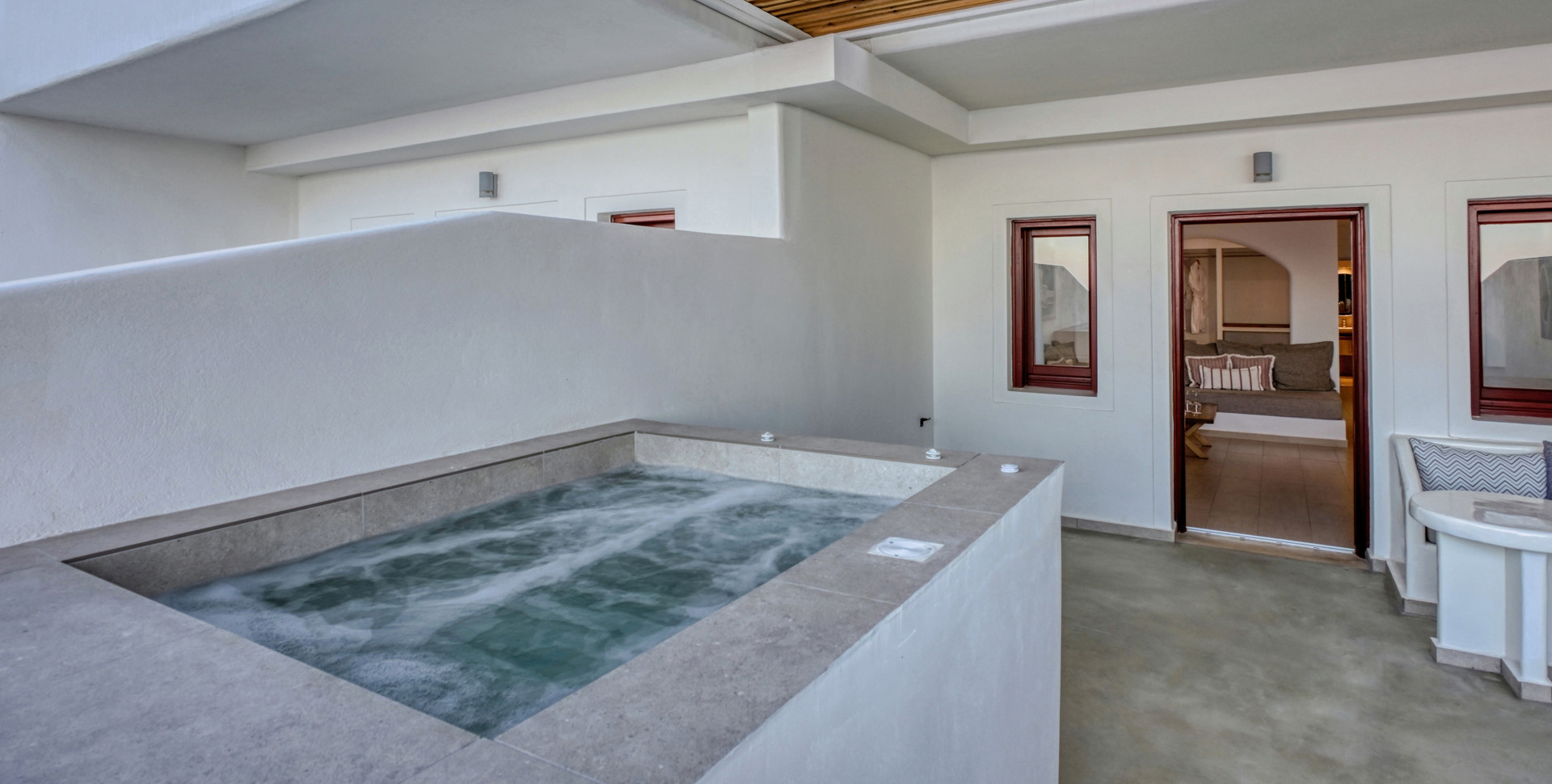 Jacuzzi Premium Superior Suite – Outdoor Jacuzzi (Sea View)